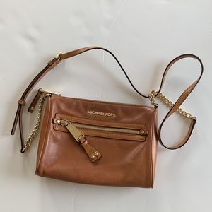 Michael Kors cognac leather crossbody AP-1212 gold chain 6.5 x 9